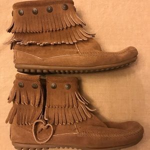 Minnetonka booties 8/12